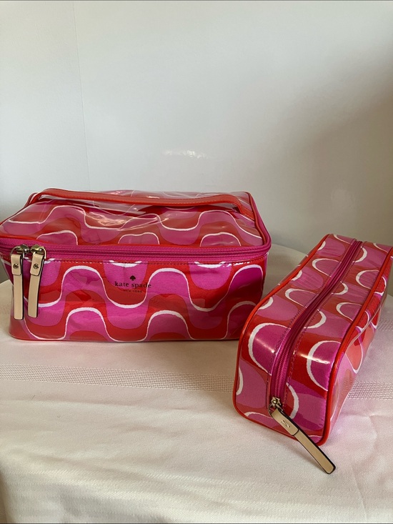 kate spade Handbags - 💐Kate Spade East West Heddy OpArt Makeup Case Set